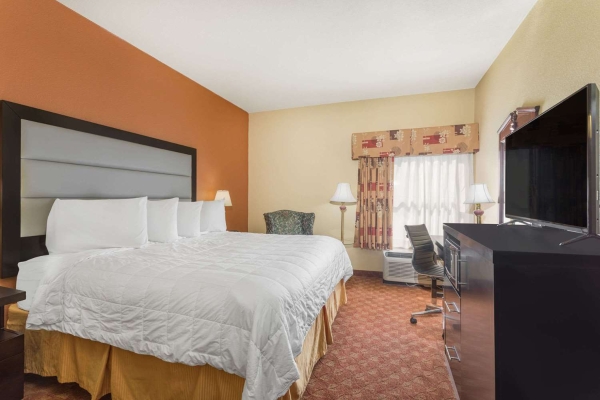 Baymont Inn and Suites Fayetteville